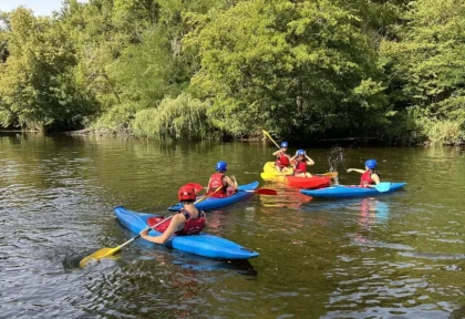 Kayak sur la rivière pour découvrir les chapelles et églises
