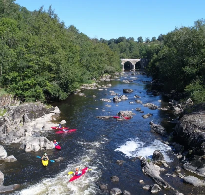 Groupe de canoë sur la Gartempe au CPA Lathus