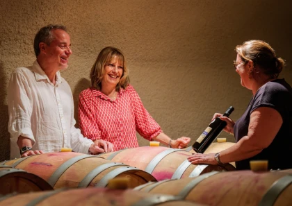 Atelier de dégustation dans les chais au domaine de Villemont