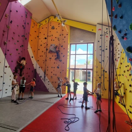 Escalade en salle au CPA Lathus - La Vienne Expériences