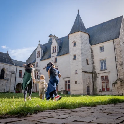Château de Monts-sur- Guesnes