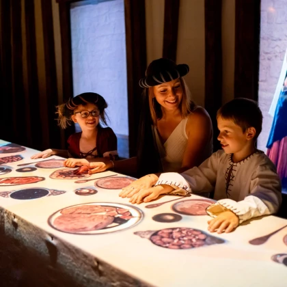 La banquet d'Aliénor au Château de Monts-sur-Guesnes
